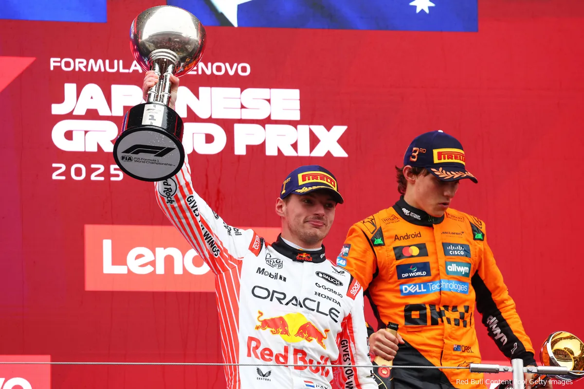 max verstappen podium japan 2025 livery 1 beker oscar piastri