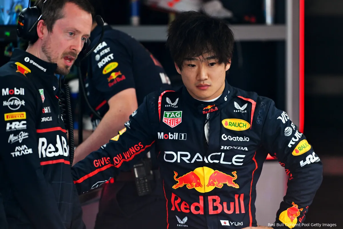 yuki tsunoda red bull racing gp canada 2025 zaterdag garage pitbox