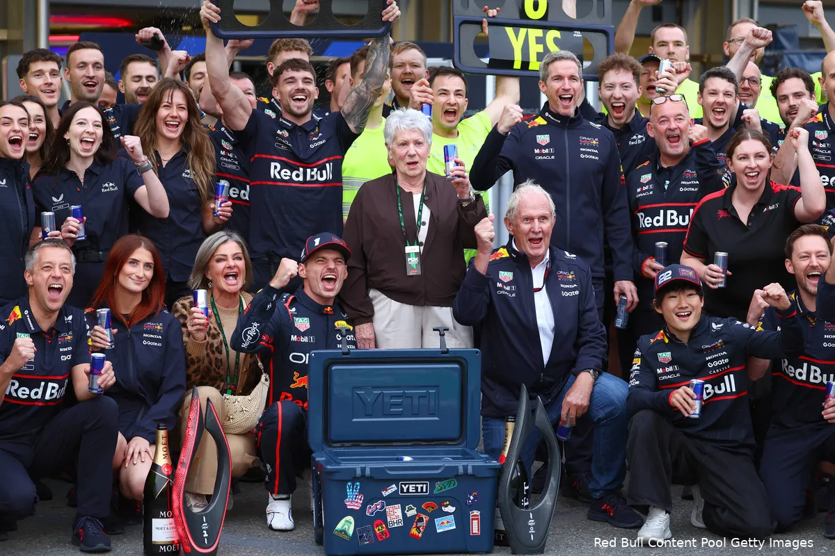 red-bull-racing-max-verstappen-helmut-marko-yuki-tsunoda-oma-gp-azerbeidzjan-2025-zondag-4