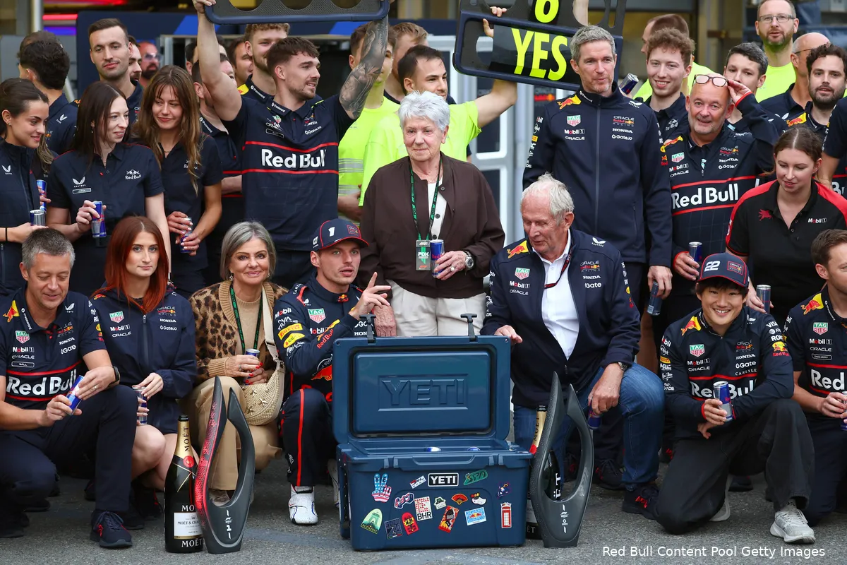 red-bull-racing-max-verstappen-helmut-marko-yuki-tsunoda-oma-gp-azerbeidzjan-2025-zondag