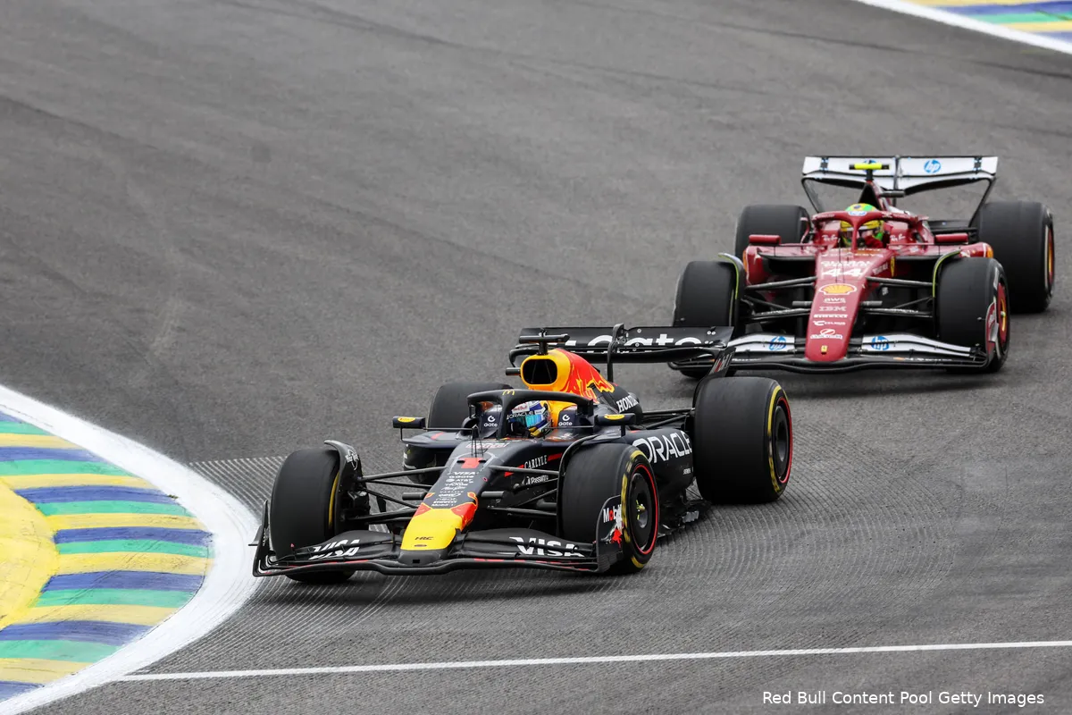 max-verstappen-red-bull-racing-gp-sao-paulo-brazilie-2025-zondag-lewis-hamilton-ferrari