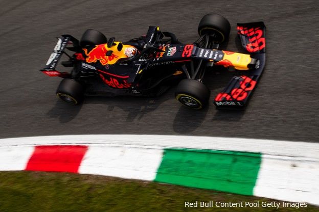 Video | Verstappen scheurt door Italië in Red Bull-bolide