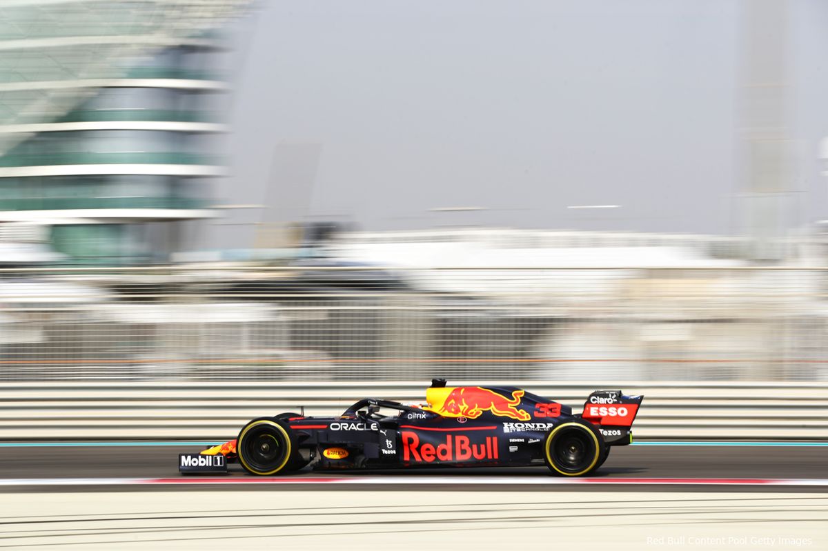 In beeld | Wereldkampioen Verstappen test nieuwe Pirelli-banden in Abu Dhabi