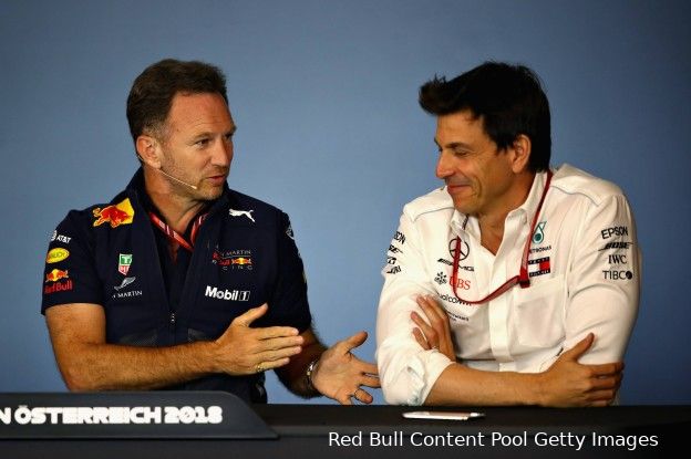 Christian Horner en Toto Wolff zijn in 2021 steeds verder verstrikt geraakt in hevige woordenwisselingen. (Foto: Red Bull Content Pool/Getty Images)