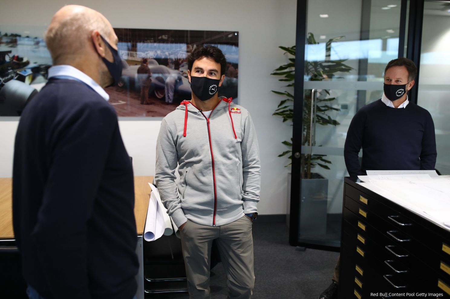 Eerste dag van Pérez in foto's: direct aan de slag met Horner en Newey