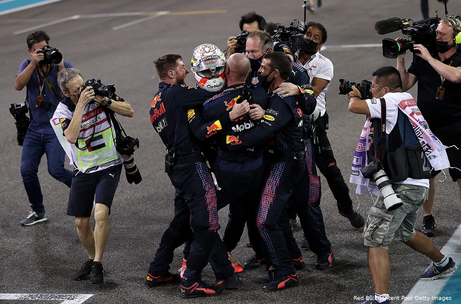 max verstappen wereldkampioen abu dhabi red bull