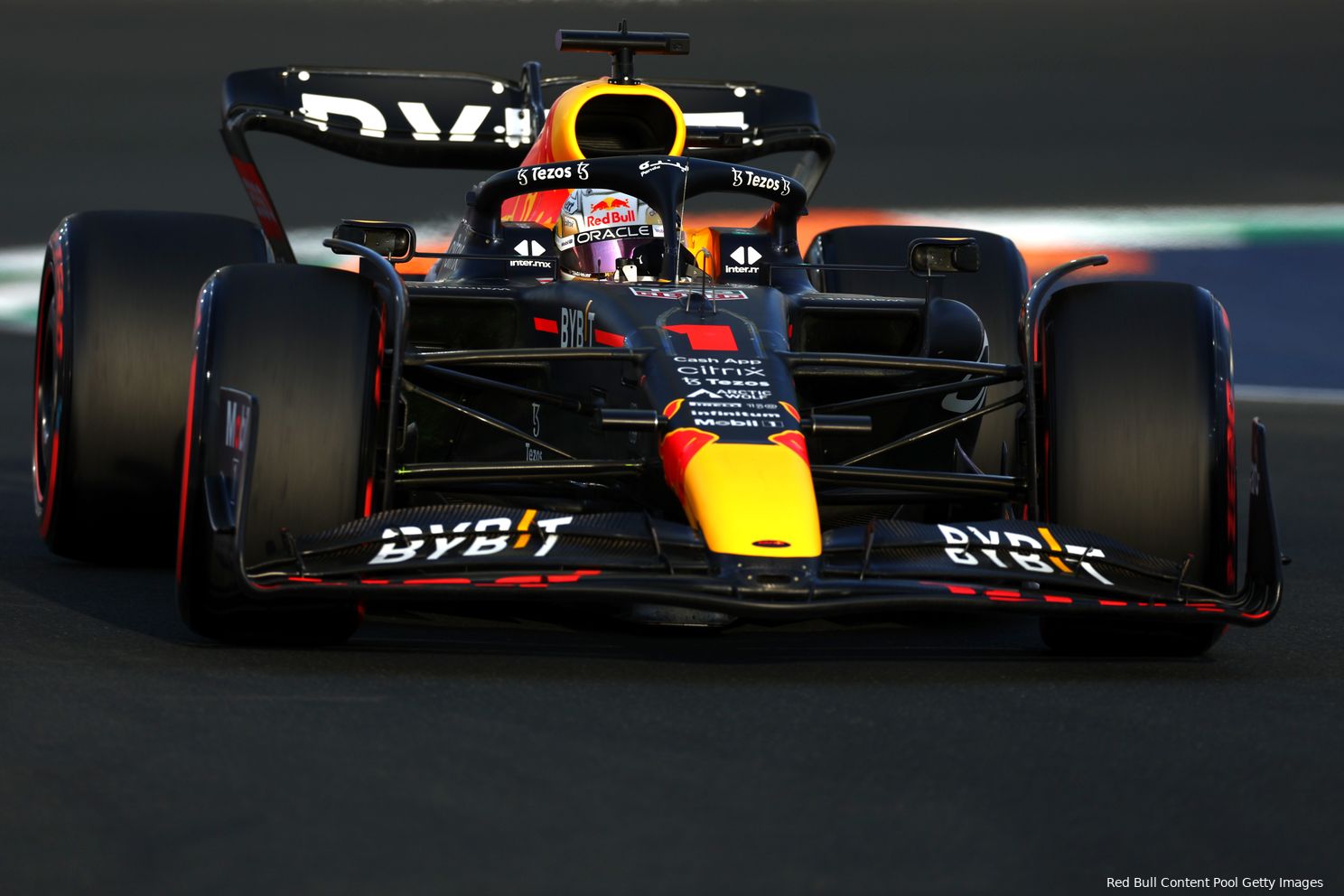 De RB18 van Max Verstappen vanaf de voorkant. (Foto: Red Bull Content Pool/Getty Images)