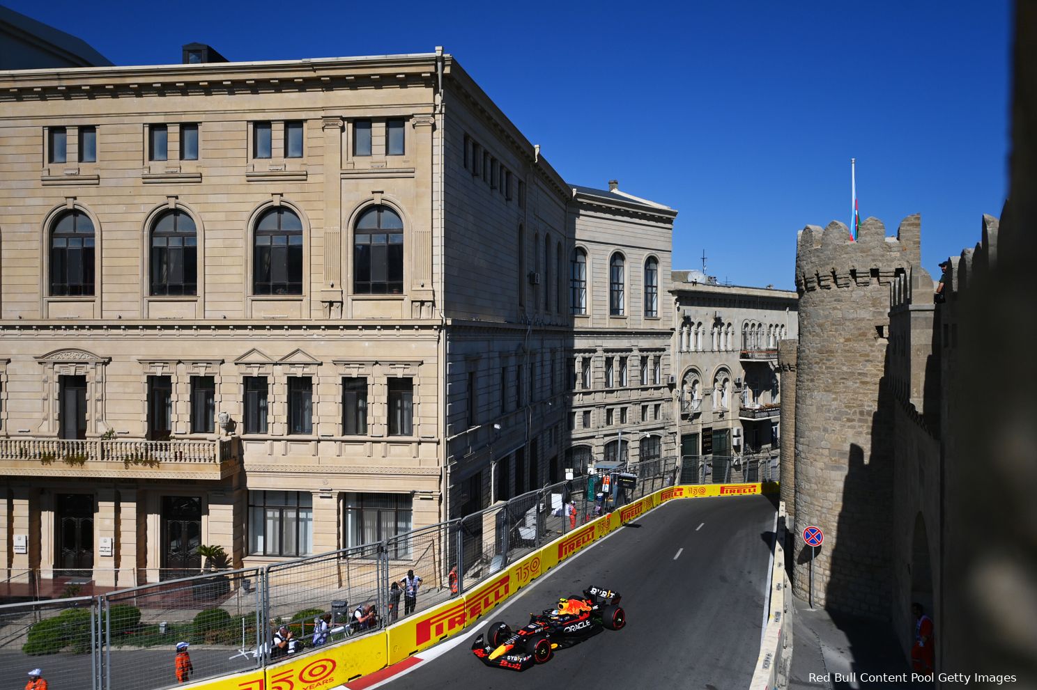Pérez op
het Baku City Circuit van Azerbeidzjan 2022 (Foto: Red Bull Content Pool /
Getty Images)