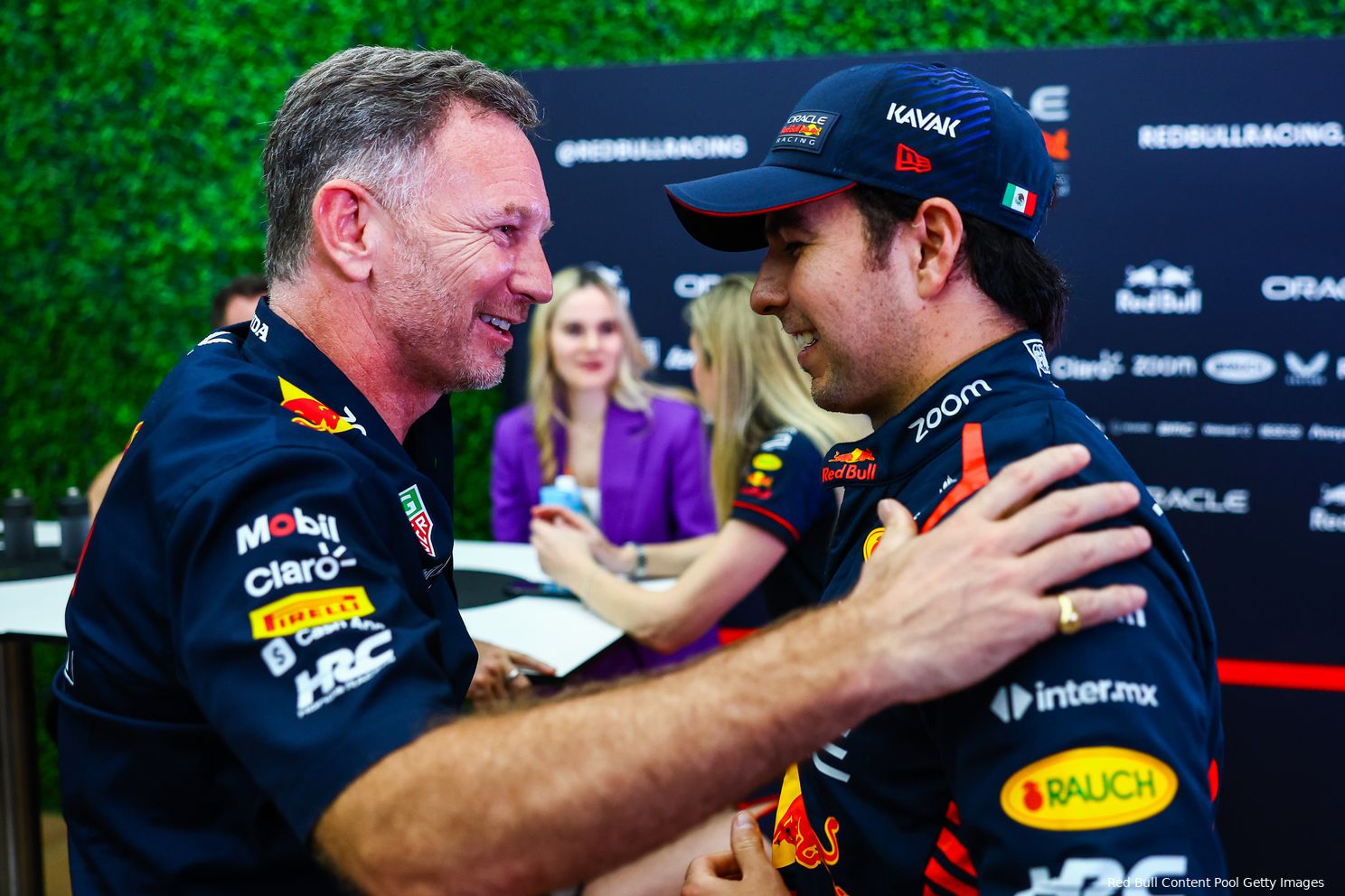 Sergio Pérez, Jeddah-master, en teambaas Christian Horner, GP Saoedi-Arabië 2023 (Foto:
Red Bull Content Pool / Getty Images)
