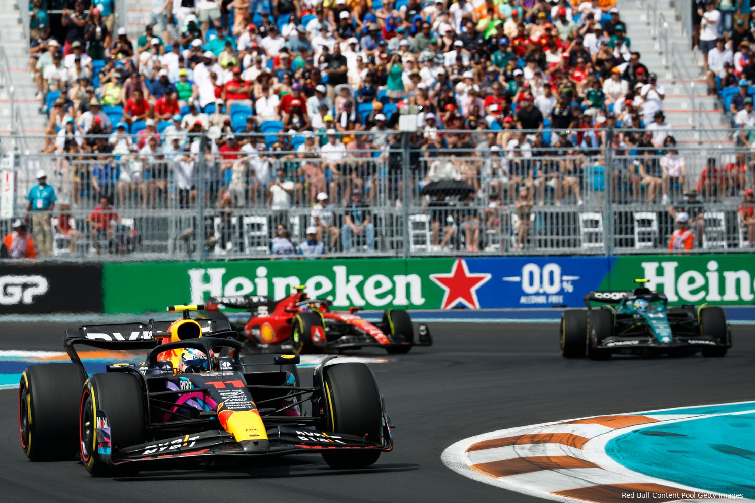 De gele banden van Pérez begonnen sneller door te zakken dan verwacht. (foto: Red Bull Content Pool/Getty Images)