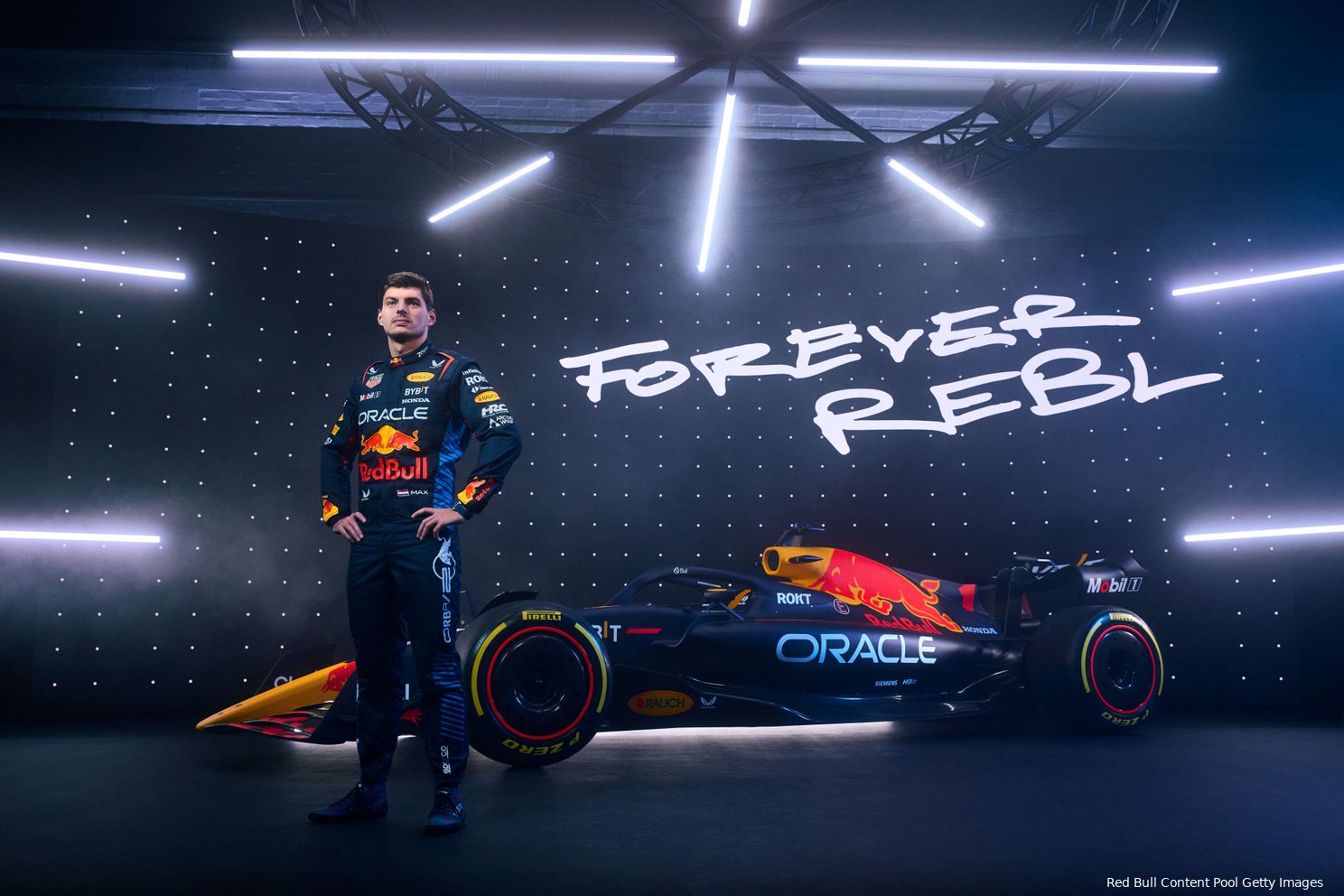 FOTO'S | Red Bull toont flink gewijzigde RB20 aan het publiek