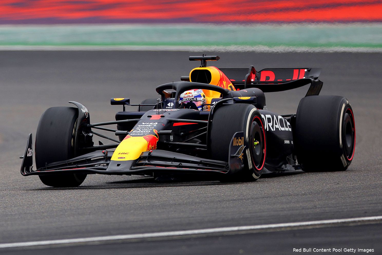 Verstappen moppert over lange safetycar-periodes: 'Je wilt racen, toch?'