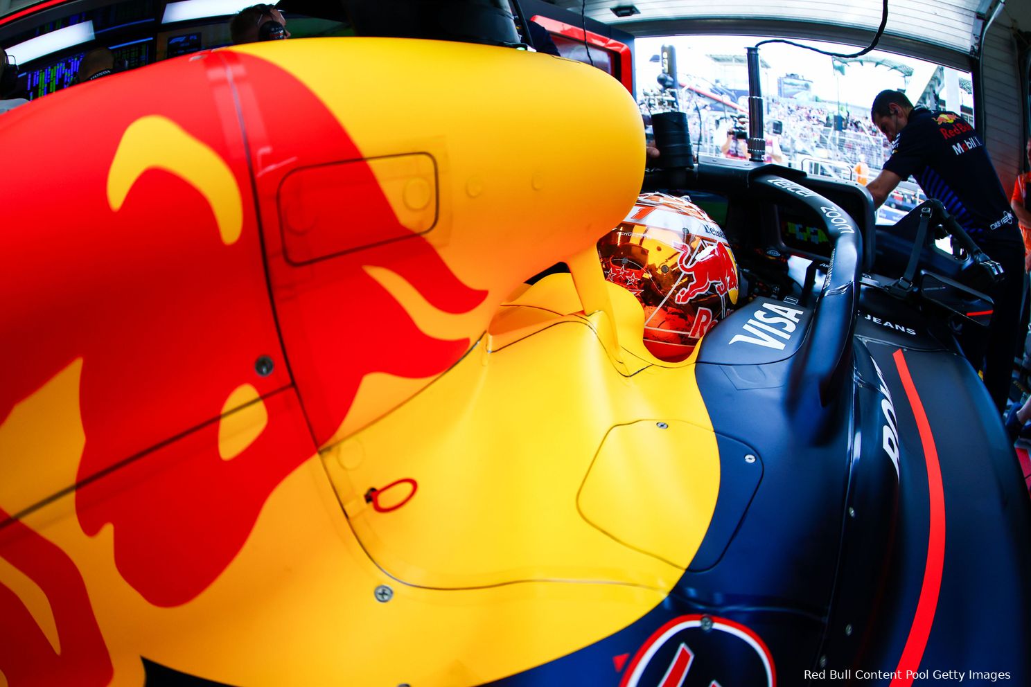 max verstappen red bull racing rb20 hongarije 2024 1 cockpit