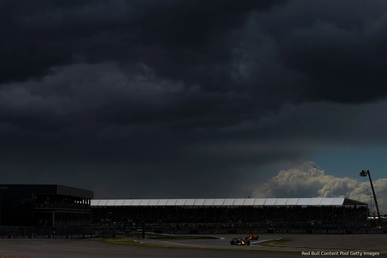max verstappen silverstone groot brittannie engeland livery 13 donkere wolken regen