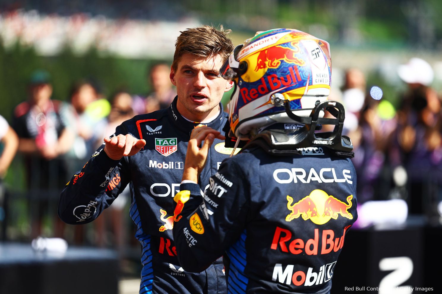 sergio perez max verstappen redbullracing zondag praten 2024