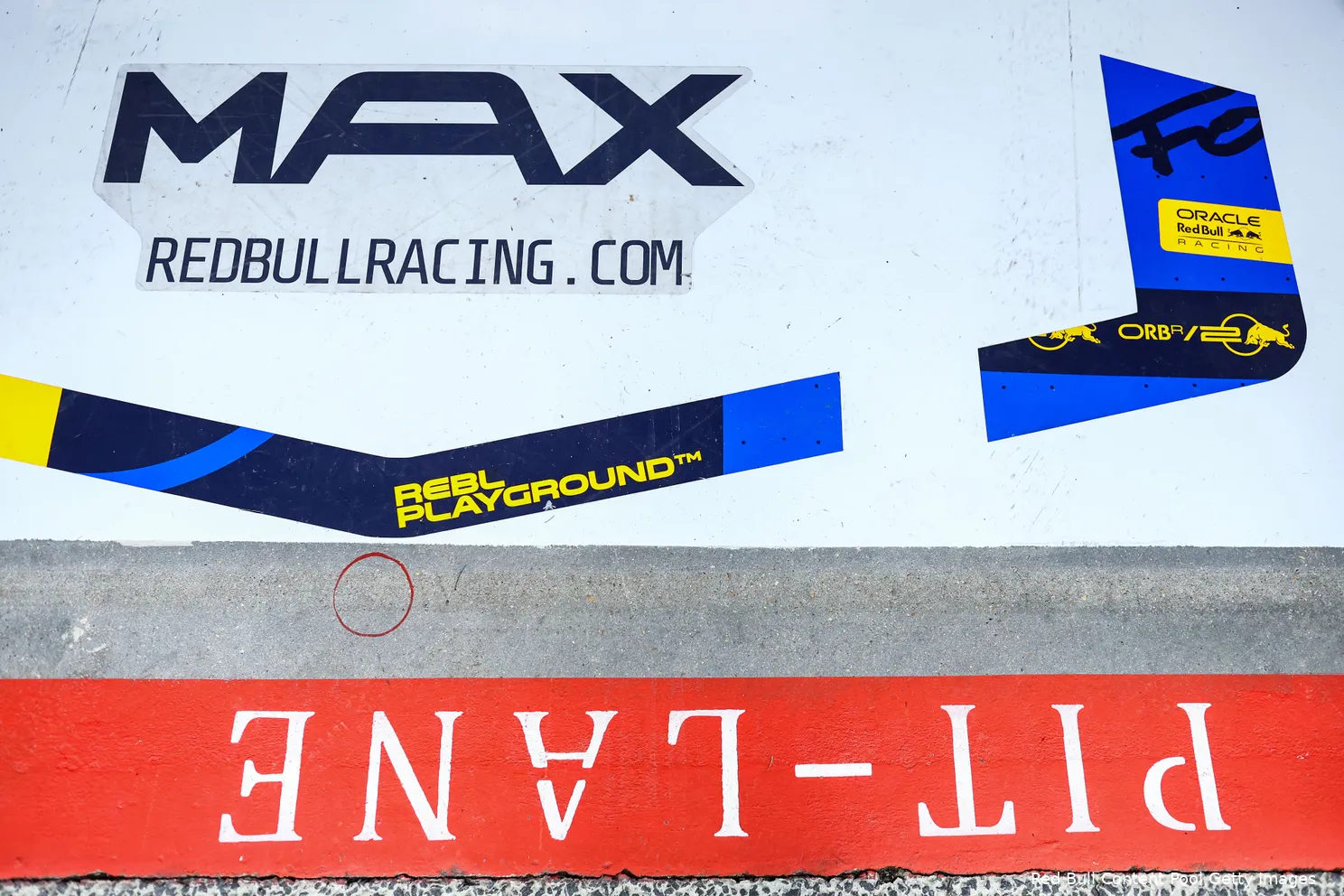 max verstappen pitbox logo