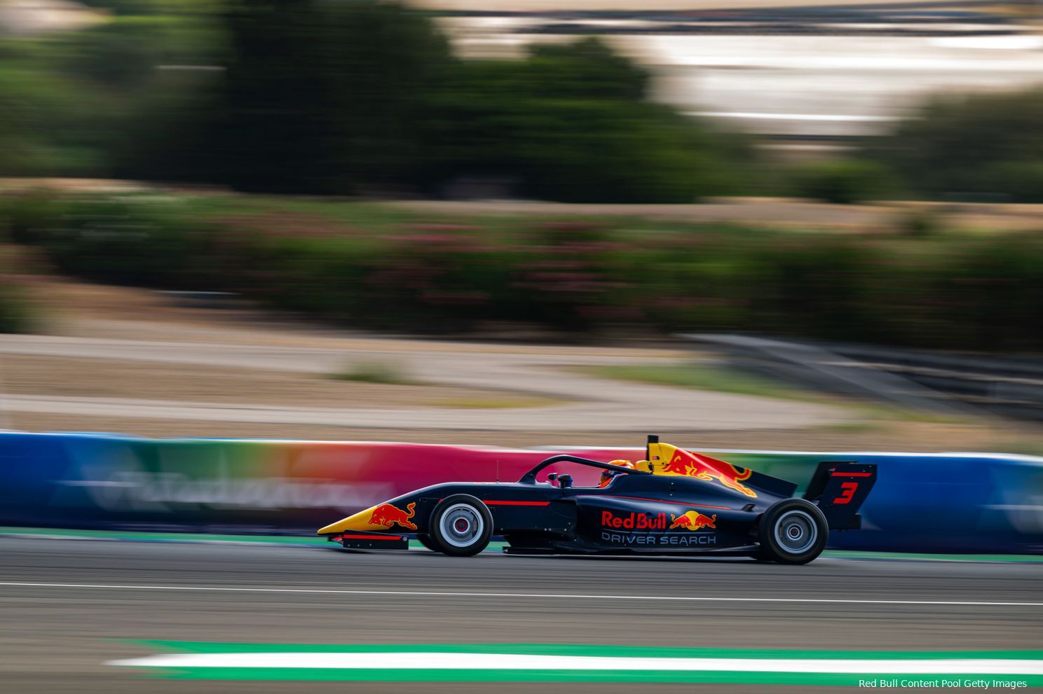 [FOTO'S] Verstappen verwelkomt Coronel bij de Red Bull-familie: 'Niet te veel druk opleggen'