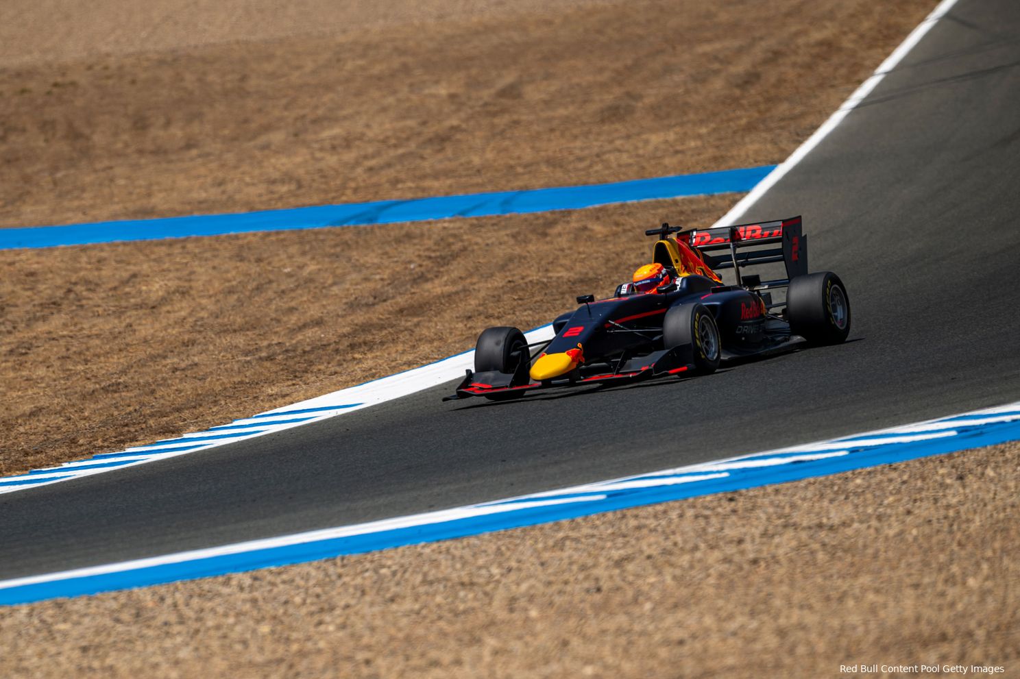 [FOTO'S] Verstappen verwelkomt Coronel bij de Red Bull-familie: 'Niet te veel druk opleggen'
