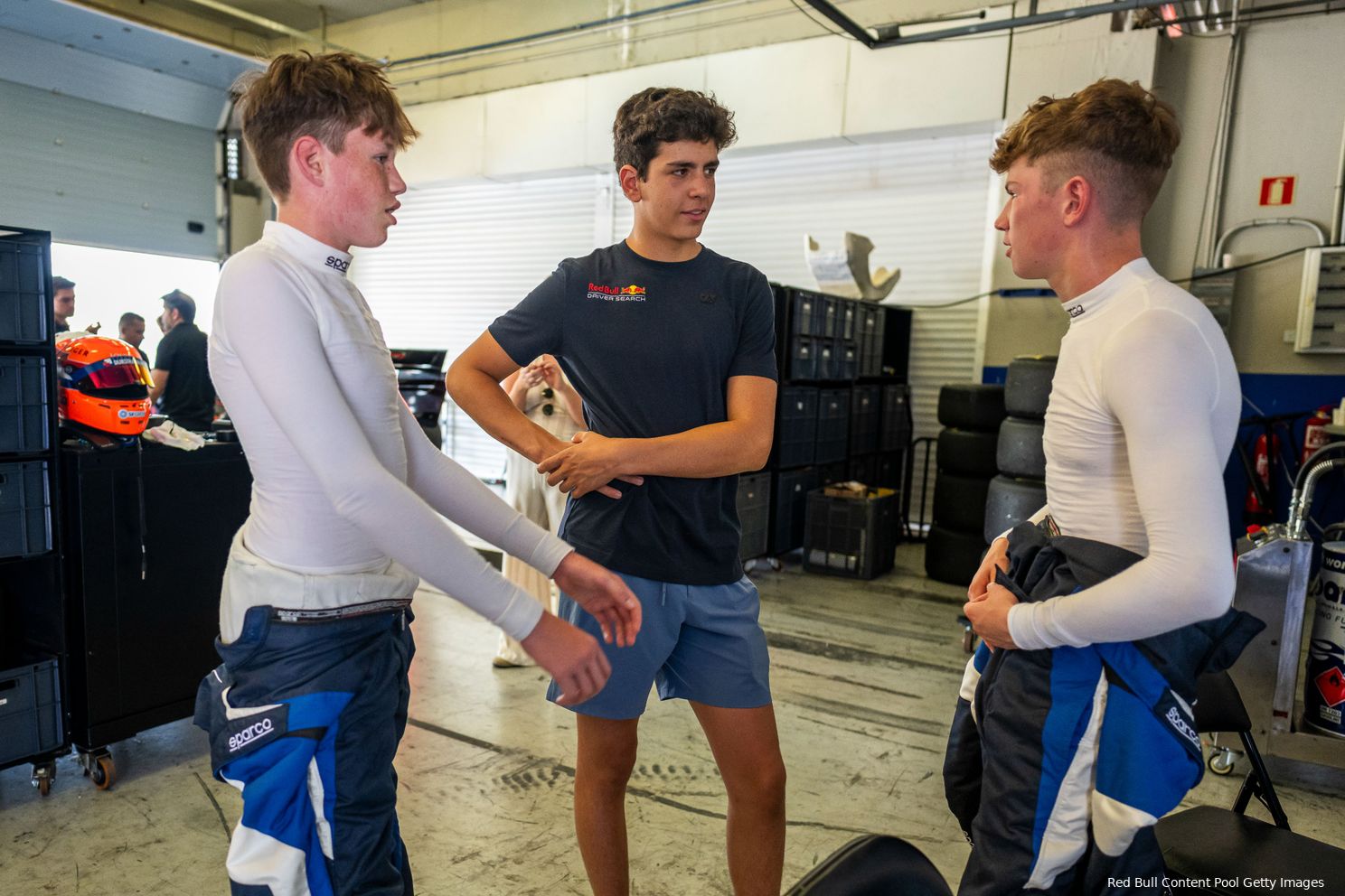 [FOTO'S] Verstappen verwelkomt Coronel bij de Red Bull-familie: 'Niet te veel druk opleggen'