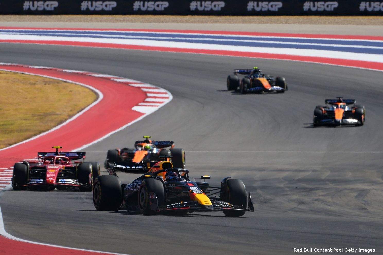 Verstappen reageert triomfantelijk: 'Ga het hem natuurlijk niet makkelijk maken'