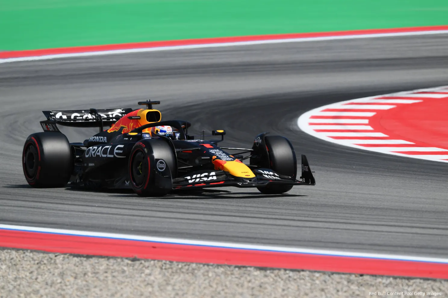 Hughes analyseert tijdverlies Verstappen ten opzichte van Piastri: 'Het is onvoorstelbaar'