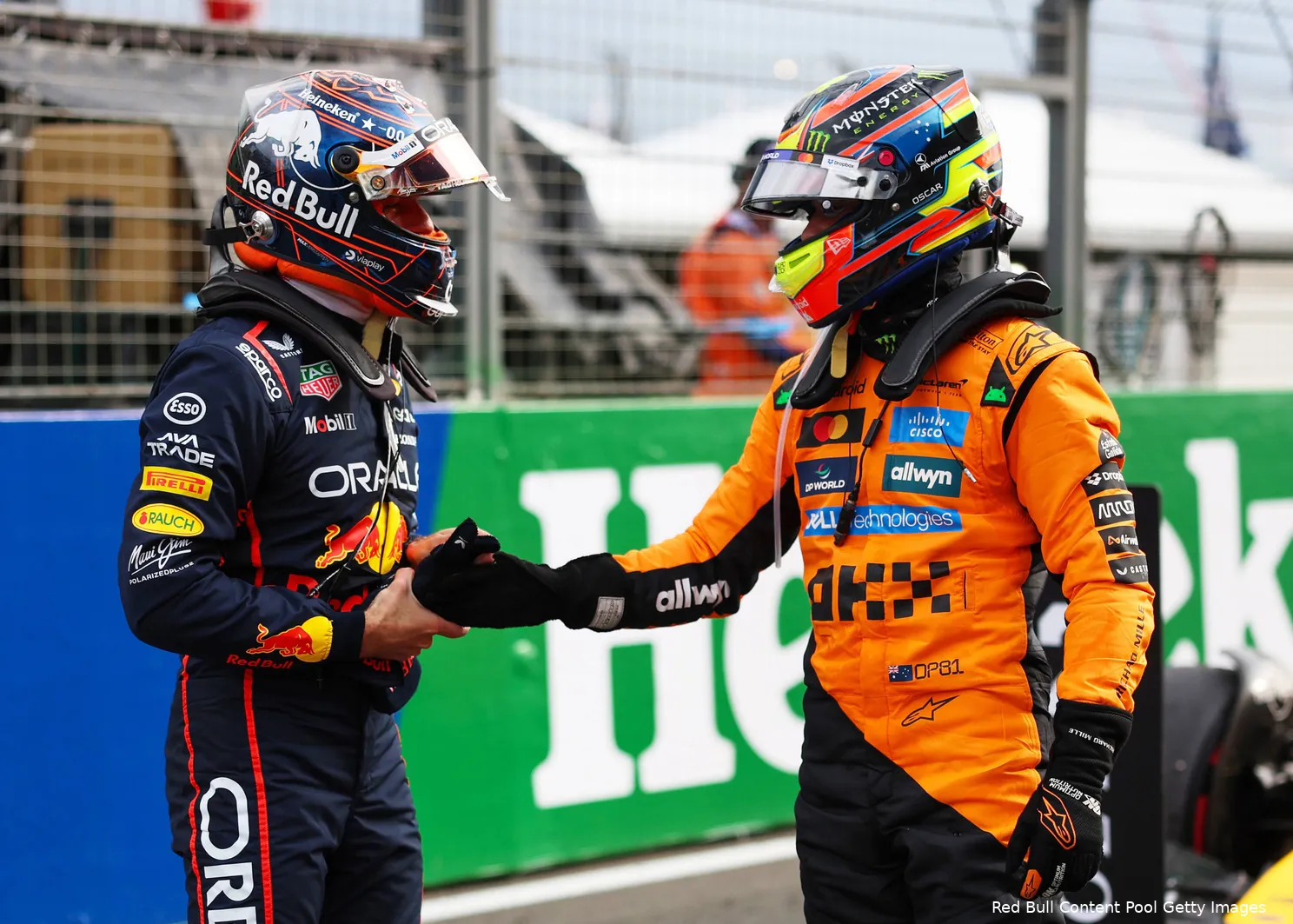 red-bull-racing-max-verstappen-oscar-piastri-mclaren-gp-nederland-2025-zondag