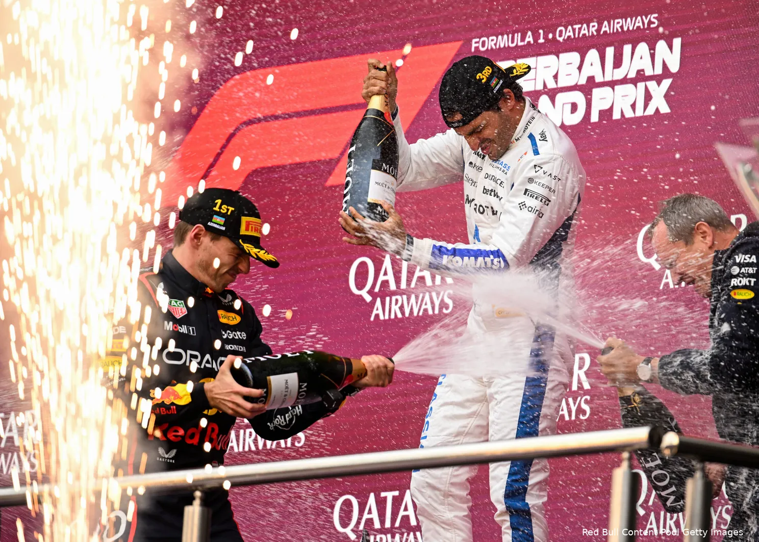 max-verstappen-red-bull-racing-gp-azerbeidzjan-2025-zondag-carlos-sainz-podium-williams-champagne