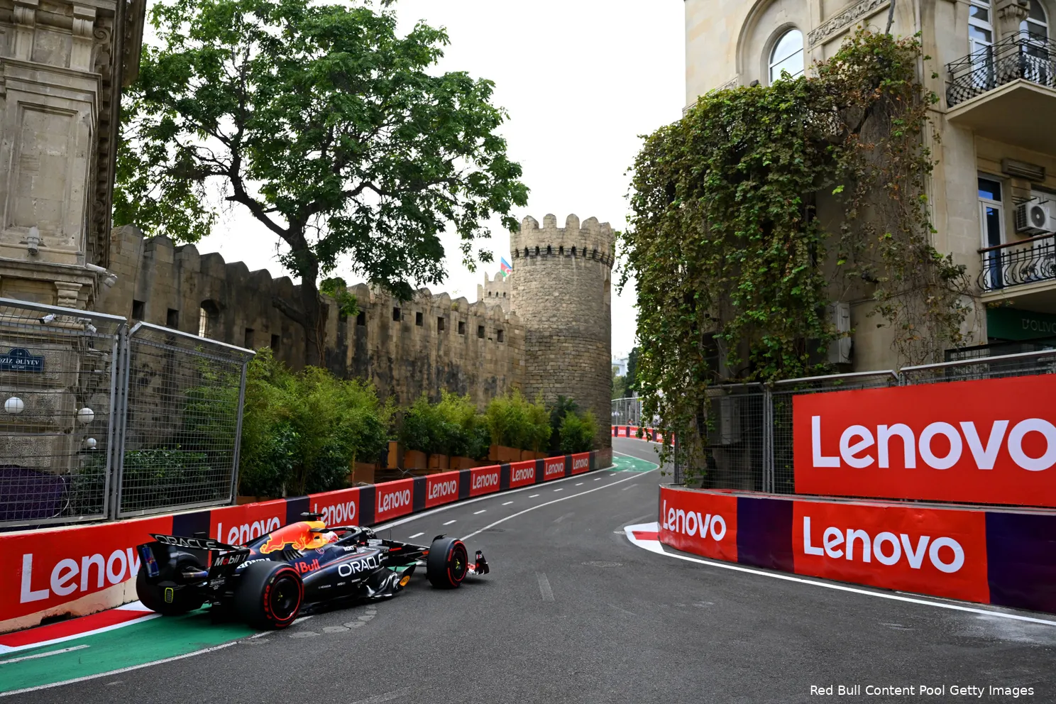 max-verstappen-red-bull-racing-vrijdag-bakoe-azerbeidzjan-2025