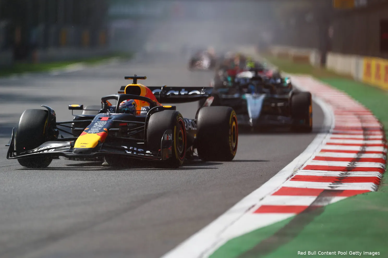 george-russell-mercedes-max-verstappen-red-bull-racing-mexico-zondag-2025