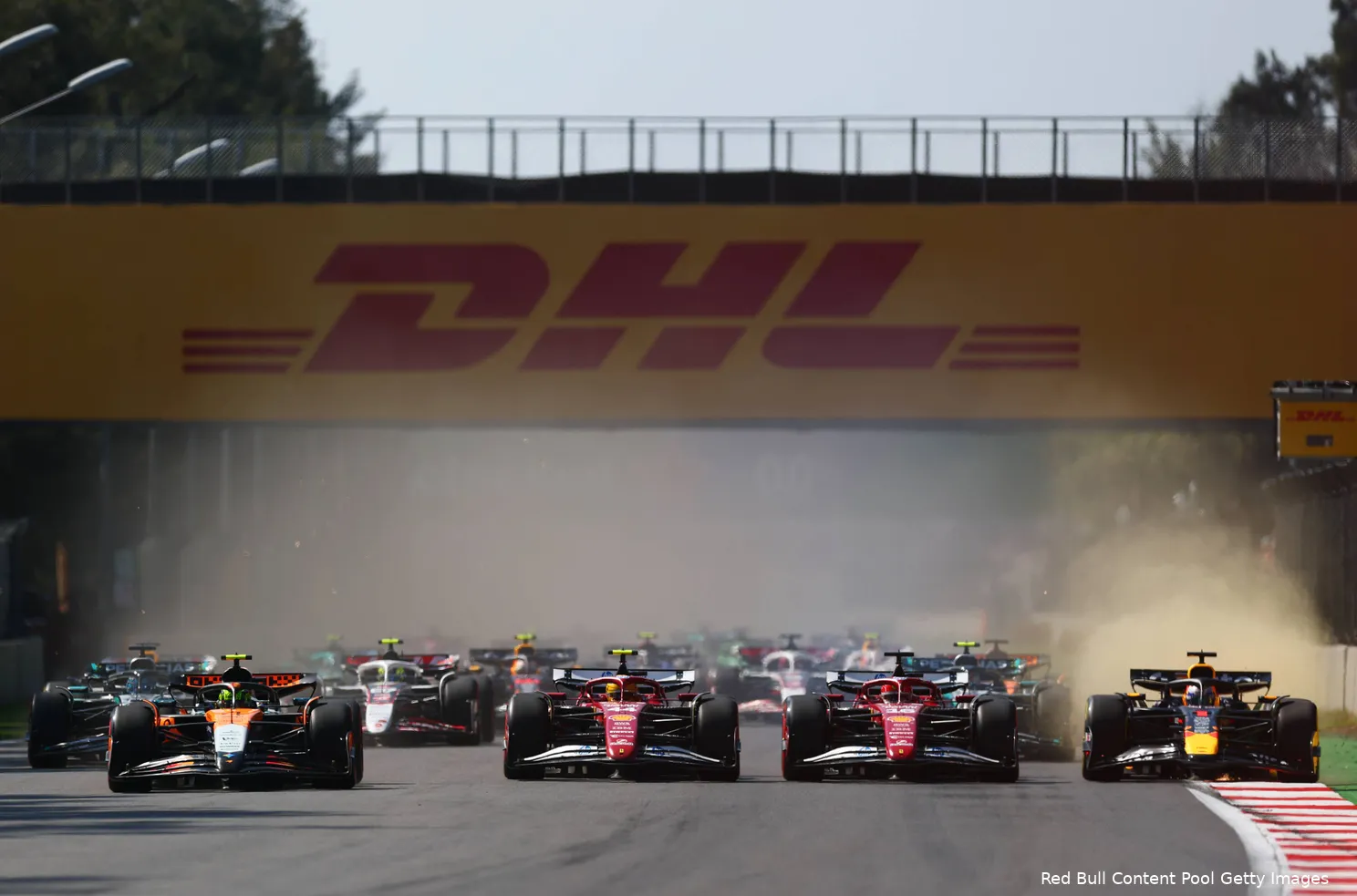 lando-norris-mclaren-lewis-hamilton-charles-leclerc-ferrari-max-verstappen-red-bull-racing-mexico-zondag-2025