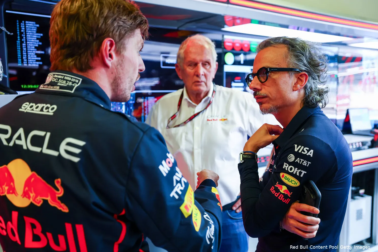 max-verstappen-laurent-mekies-helmut-marko-red-bull-racing-gp-2025-zaterdag-2