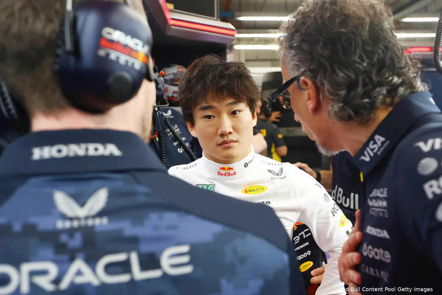 yuki-tsunoda-laurent-mekies-red-bull-racing-gp-singapore-2025-zaterdag-3