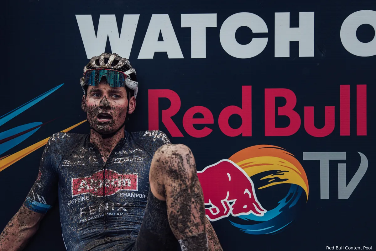 [Update] Geen gebroken heup bij Van der Poel na crash in mountainbikerace