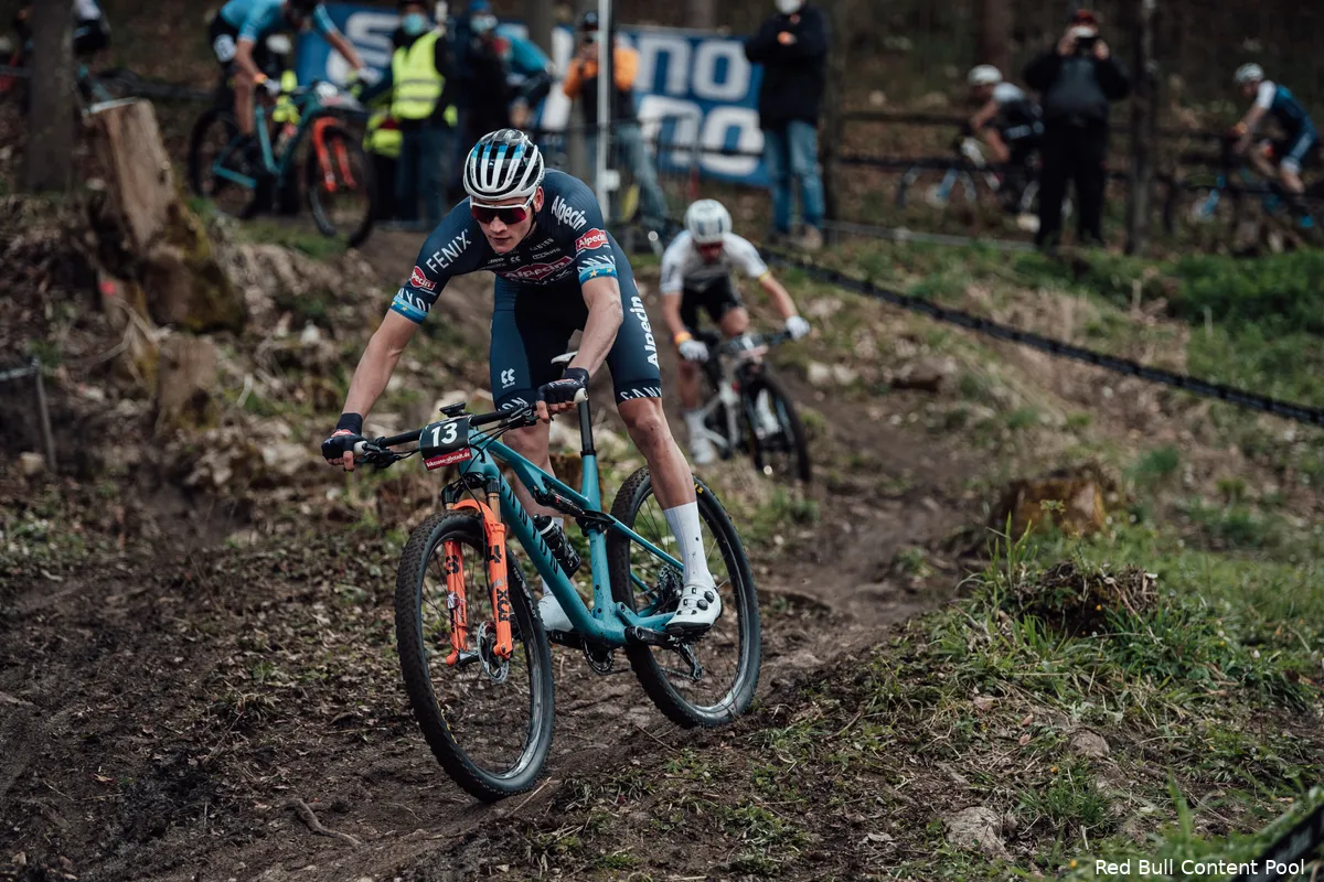 Mathieu van der Poel maakt zijn hoofd leeg met mountainbikerit van bijna 90 kilometer