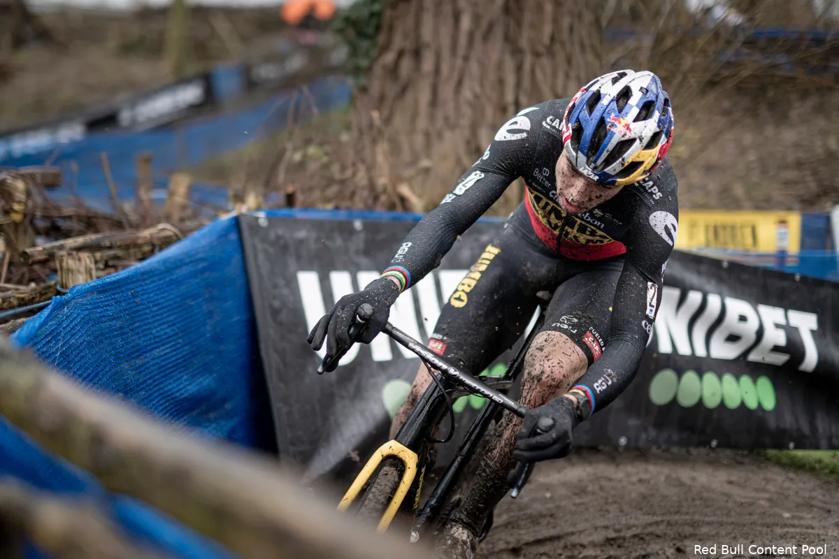 [Update] Van Aert geeft 'definitieve programma': twaalf crossen in vijf weken