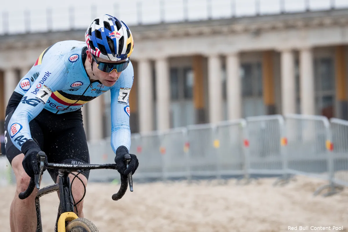 Iedereen vindt iets van WK-twijfels Van Aert: 'Extra wereldtitel weegt niet op tegen Monument'