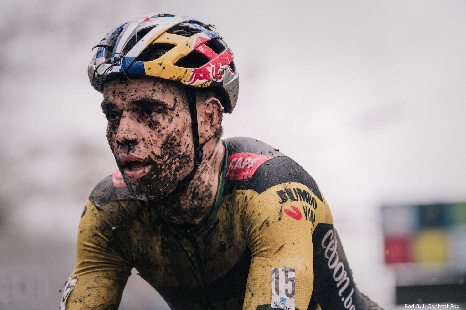Van Aert twijfelt over gele trui: 'Veel respect voor jongens die het op die manier doen'