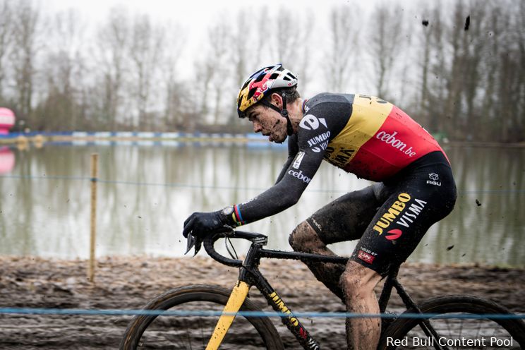Klassementen veldrijden 2021/2022 | Van der Poel en Van Aert leveren flink in op UCI ranking
