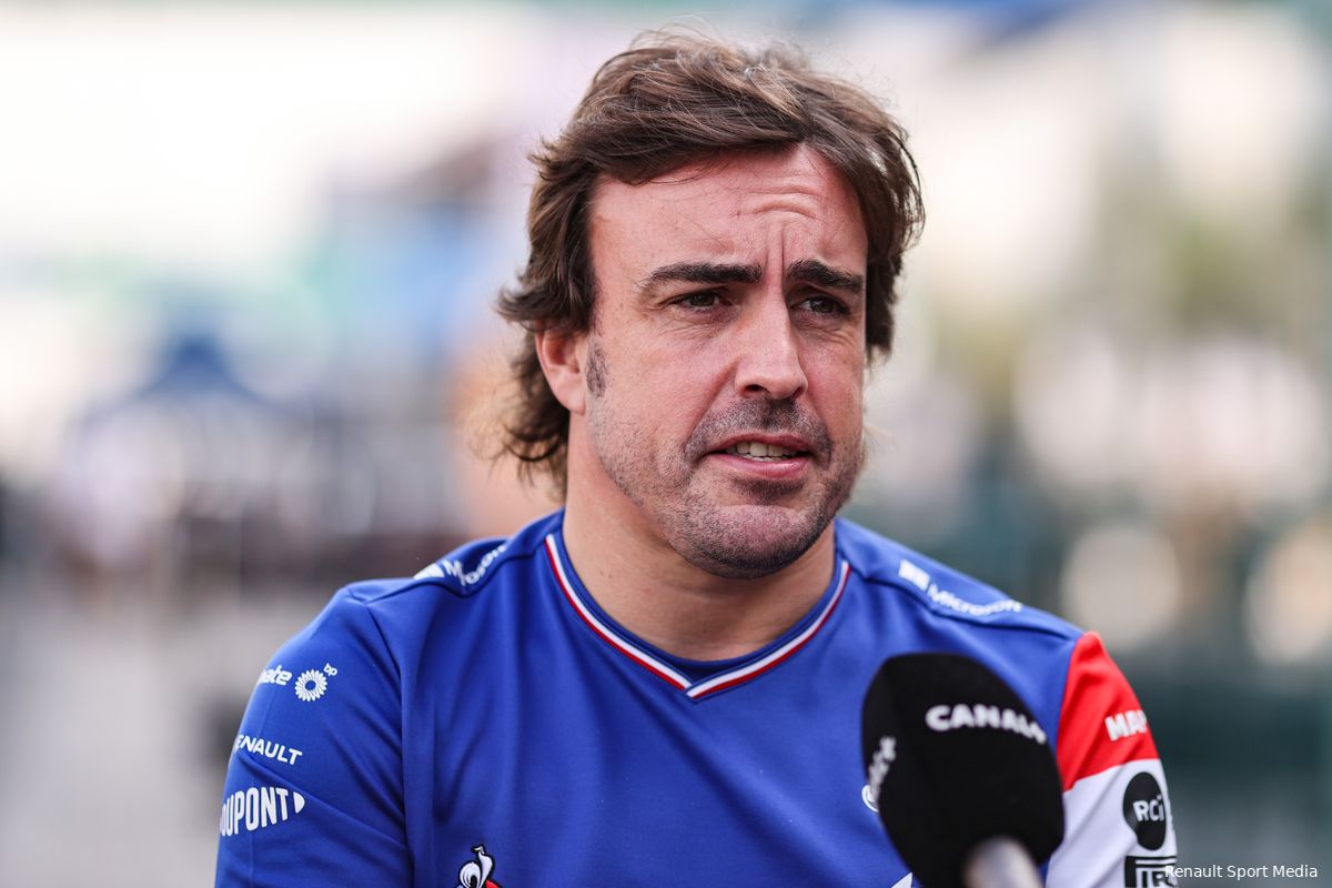Alonso verbaasd over poleposition Russell: 'Ik kom er nu pas achter'