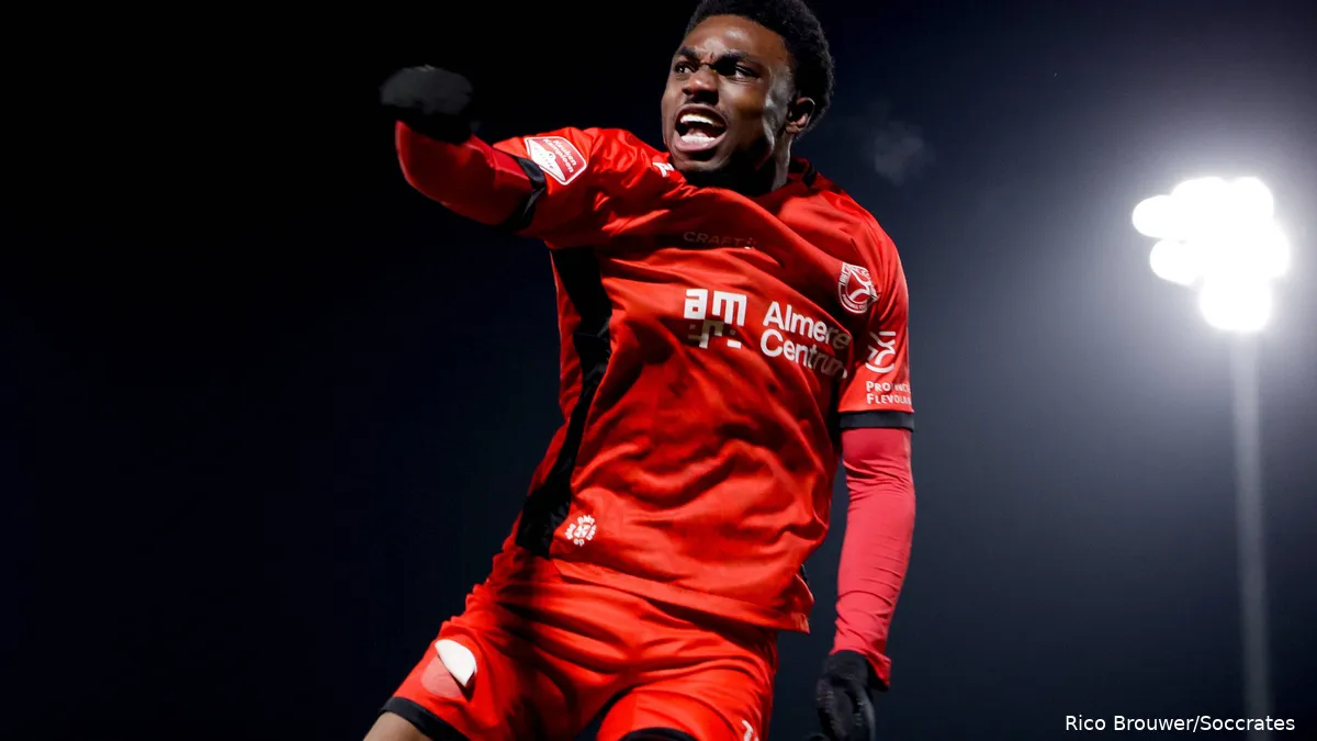 FC Twente en sc Heerenveen lonken naar Almere City-aanvaller Poku
