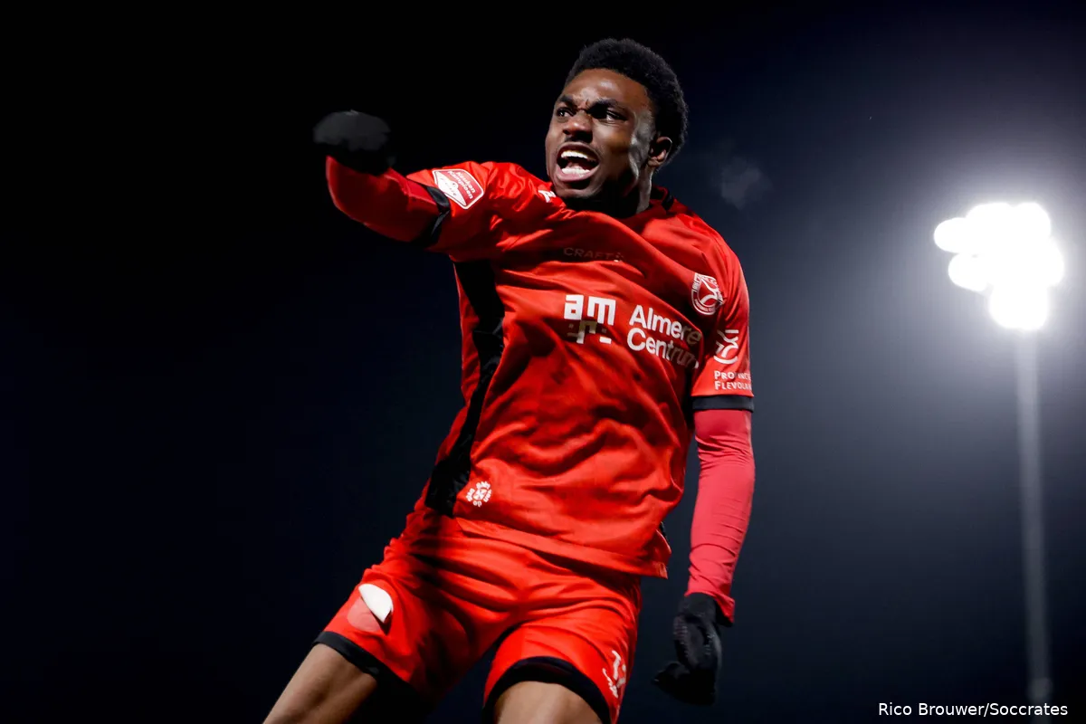 emmanuel-poku-almere-juichen-vieren-doelpunt