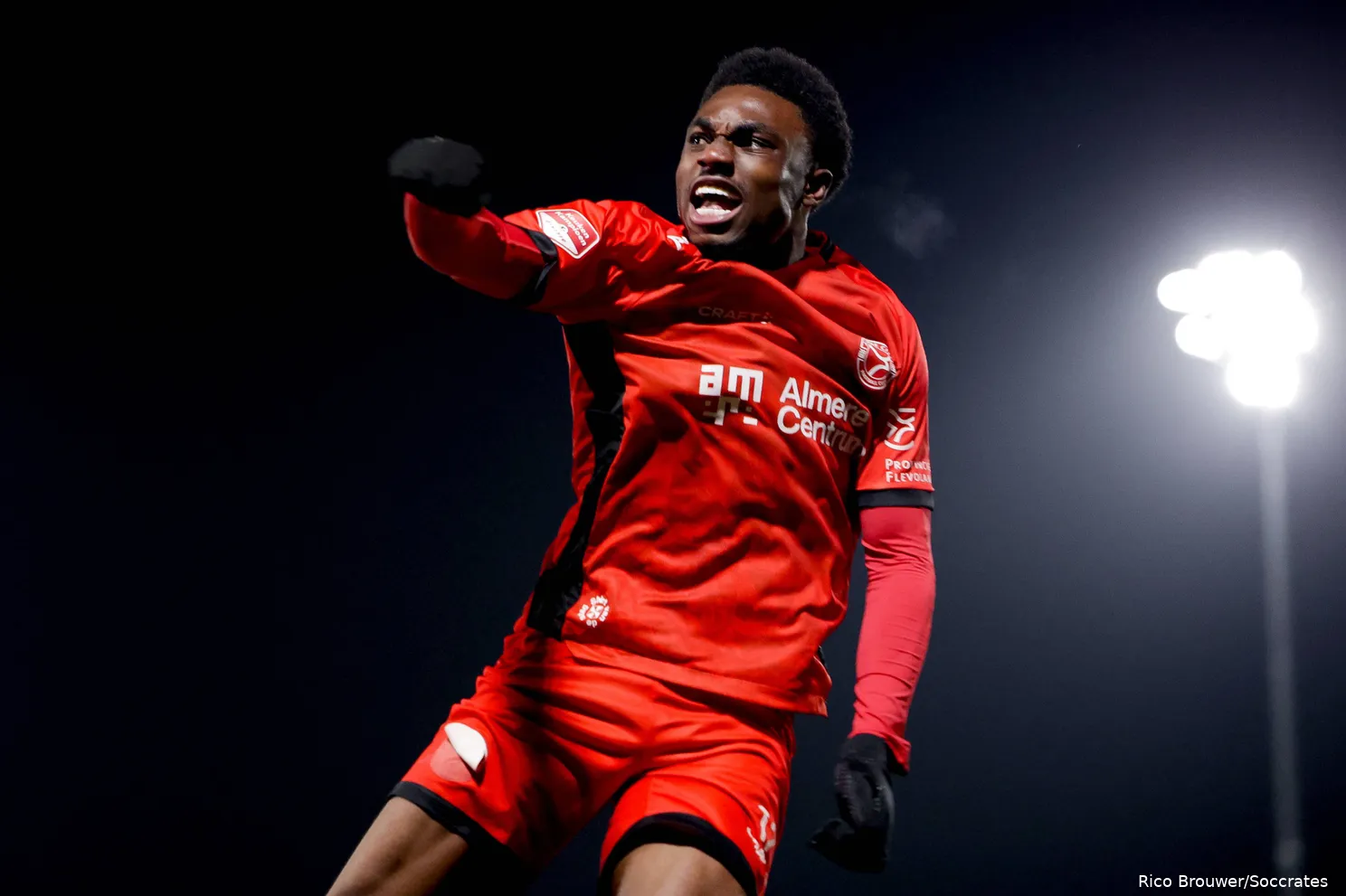 emmanuel-poku-almere-juichen-vieren-doelpunt