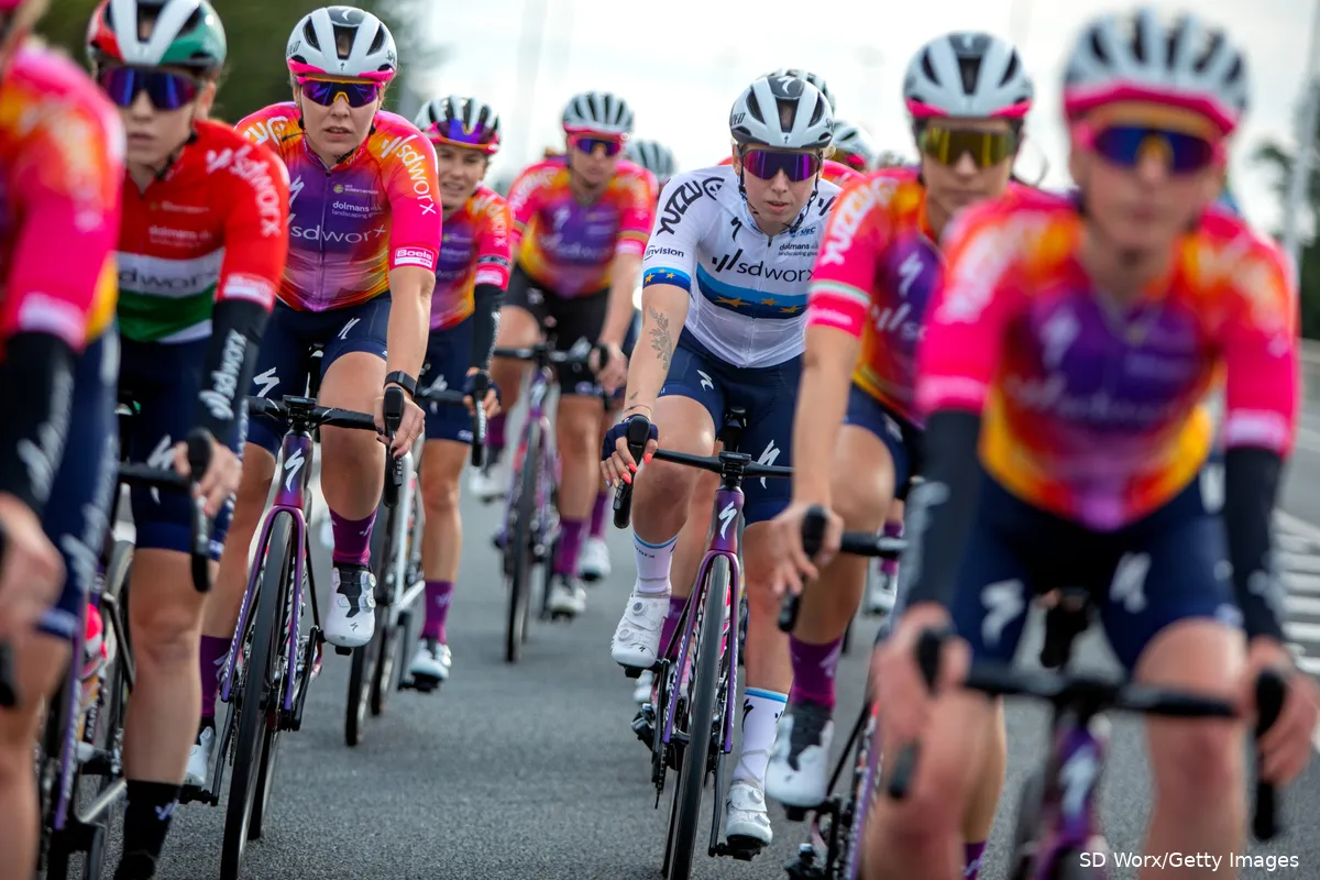 Interview | Wiebes verwacht geen clash met Tourambities Vollering: 'Anders ga ik wel bij andere ploegen in de trein'