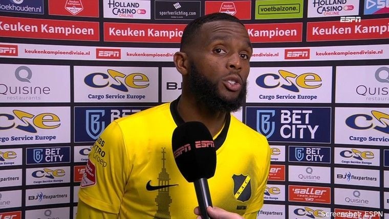 Bizar: Oud-Twente-verdediger staakt interview om agressieve collega te bedwingen