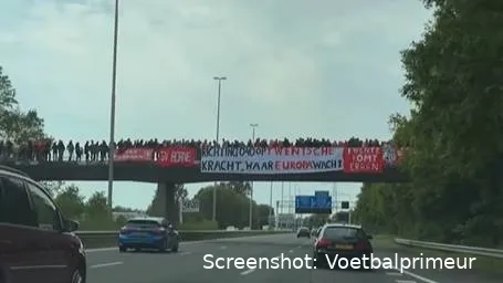 supporters-viaduct-psv