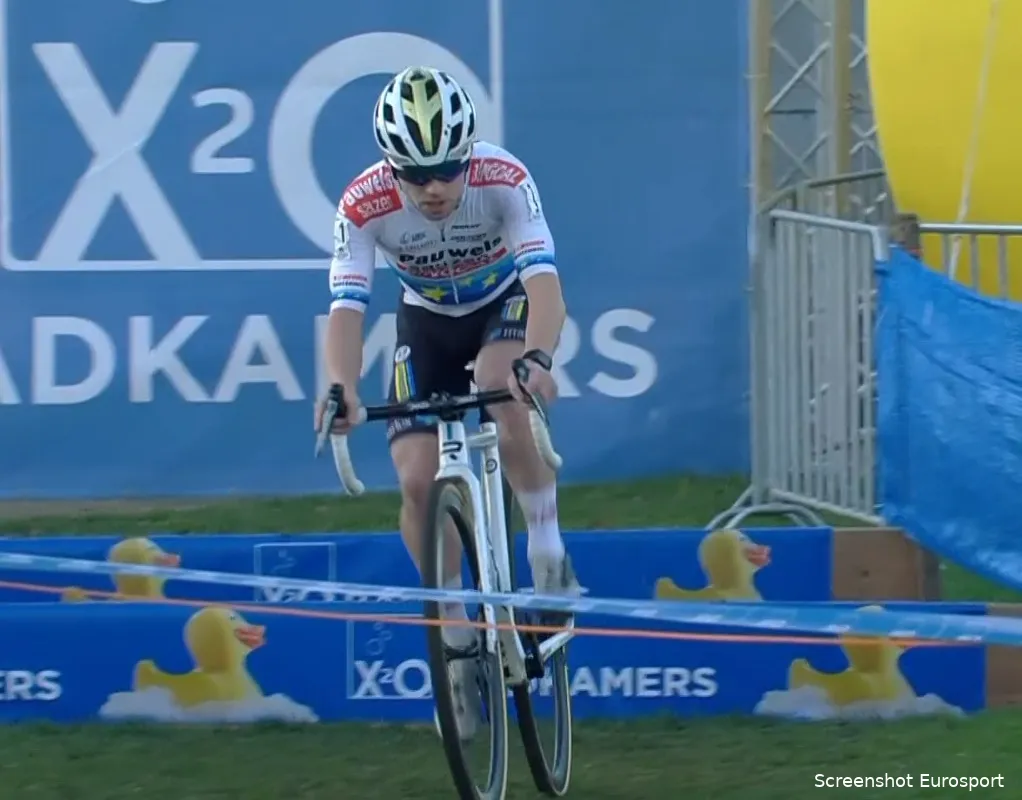 Iserbyt troeft Van der Haar en Van Aert af in snelle cross Kortrijk