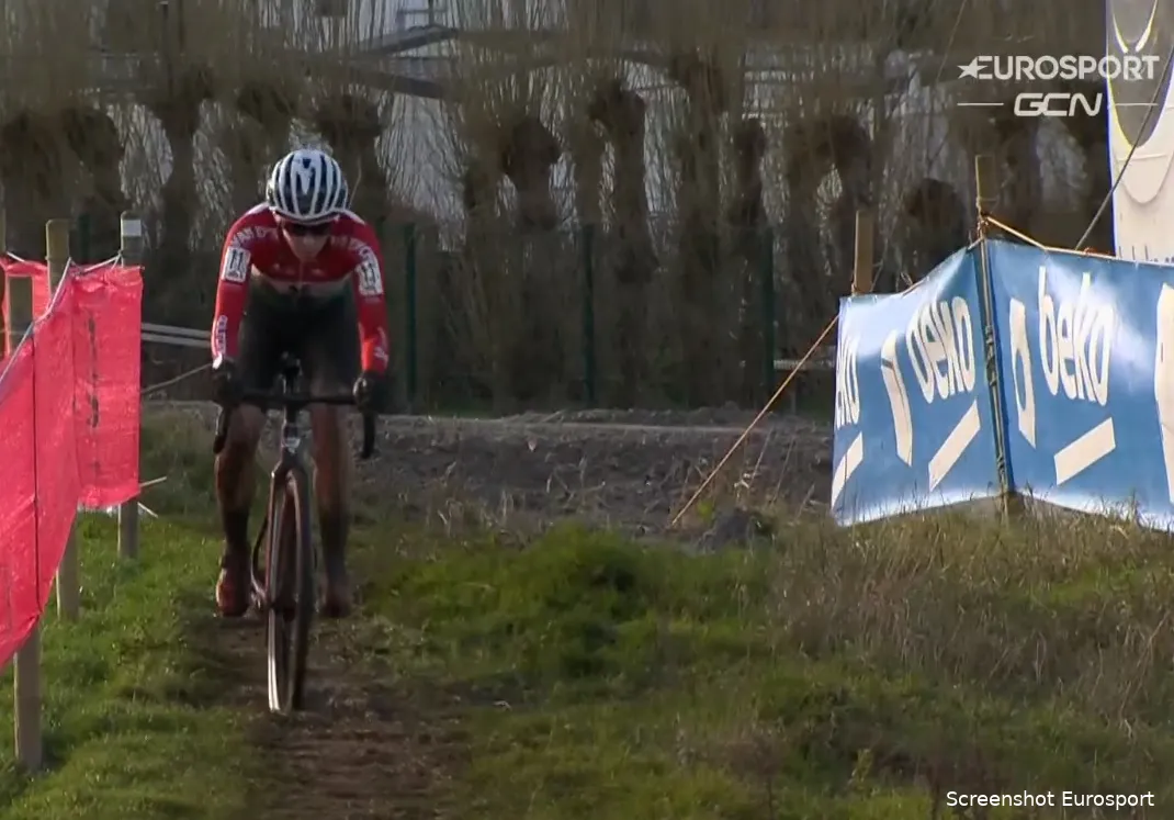 Kata Vas (19!) rijdt Van der Poeliaans naar winst bij afwezigheid Nederlanders