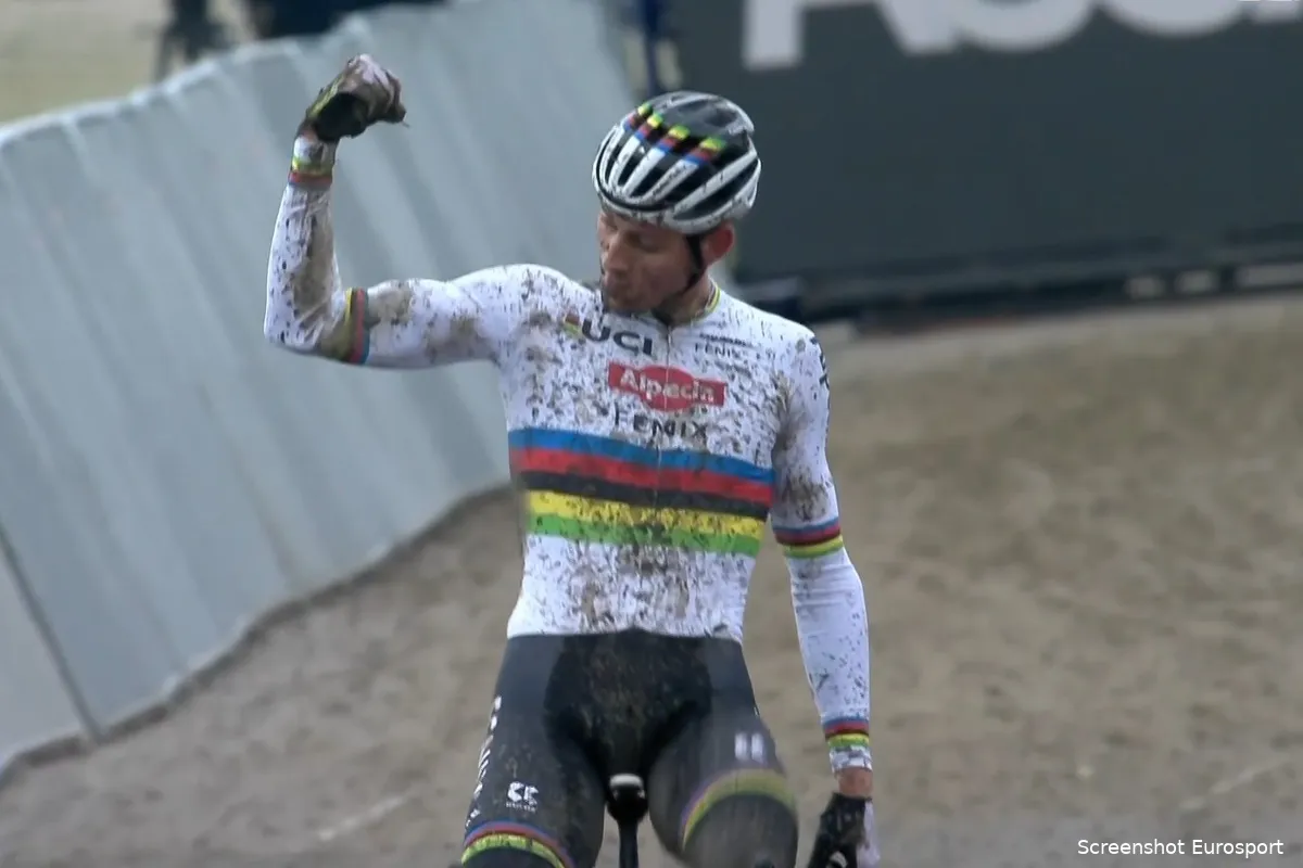 Nieuwsblad: 'Van der Poel keert pas half december terug in het veldrijden'