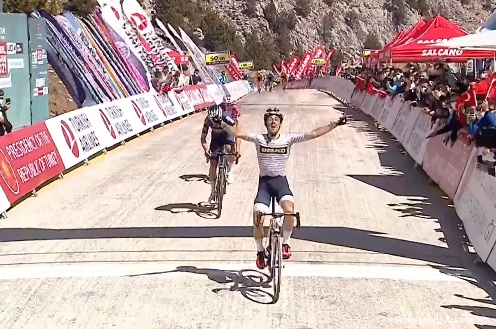 Díaz klopt Zwift-aanwinst Vine op gruwelijke steile slotklim in Turkije