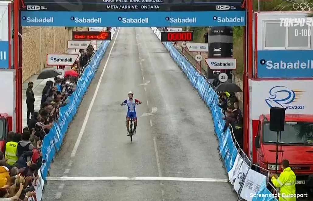 Scotson soleert (ondanks val in de finale) naar dubbelslag in eerste etappe in Valencia